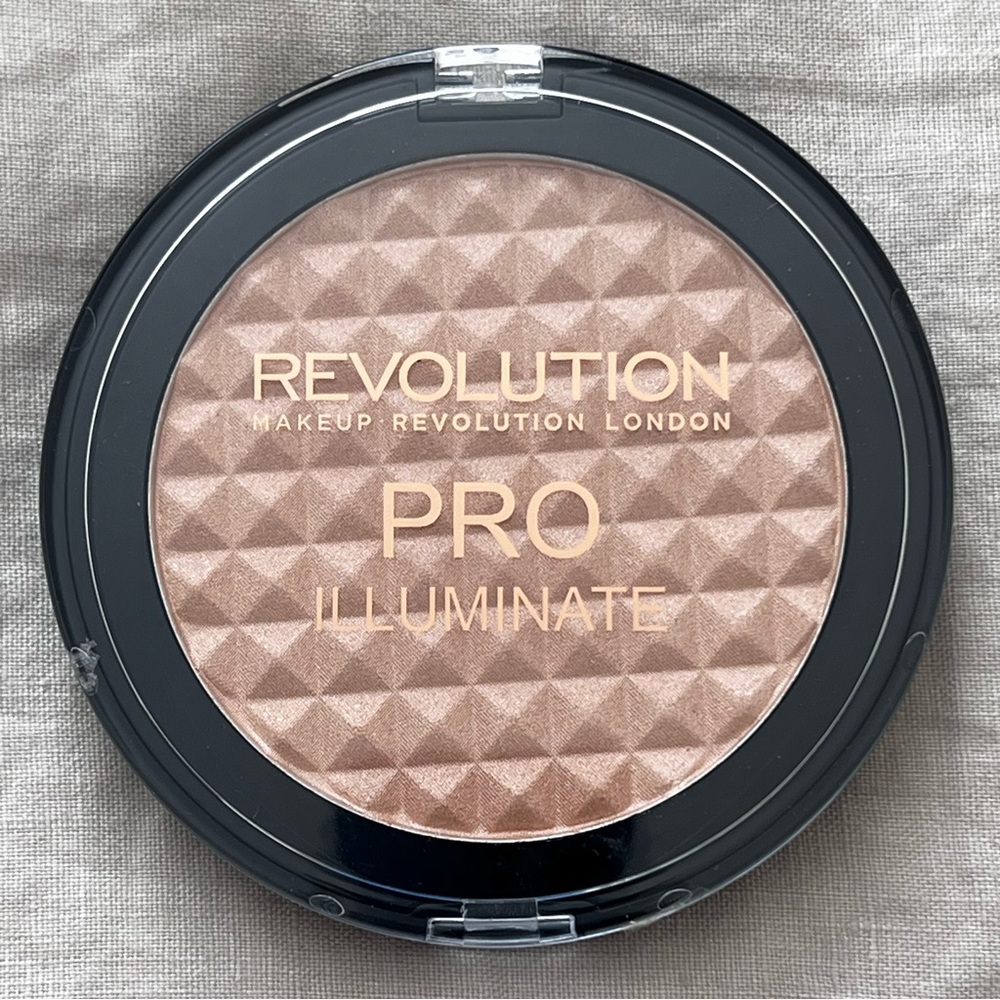 Revolution Gold Highlighter Luxurious Shimmer